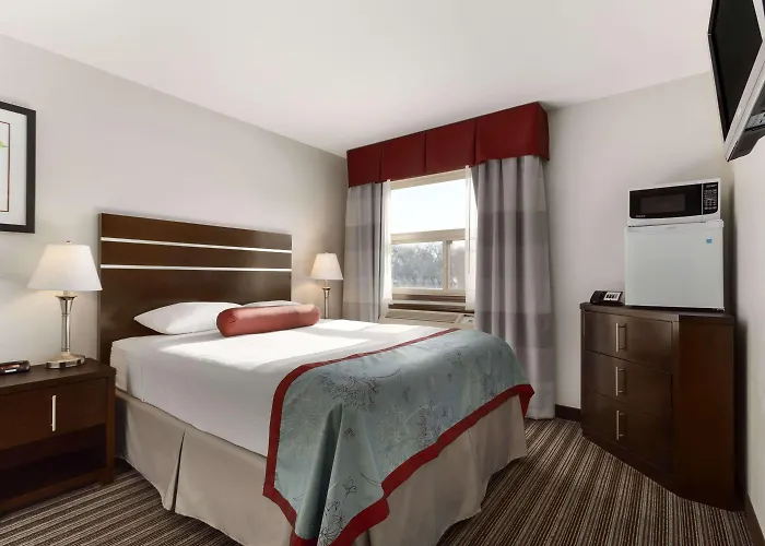 Super 8 By Wyndham Saskatoon Near Downtown