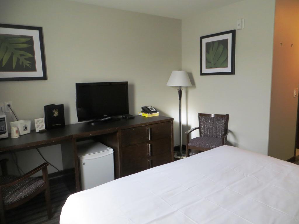 Hotel Super 8 By Wyndham Near Downtown Saskatoon